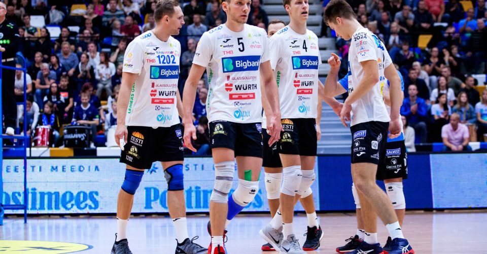 Image of Supporting volleyball