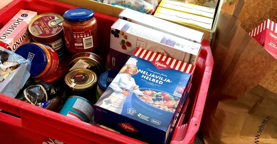 Image of Donating clothes and home appliances for big families in need