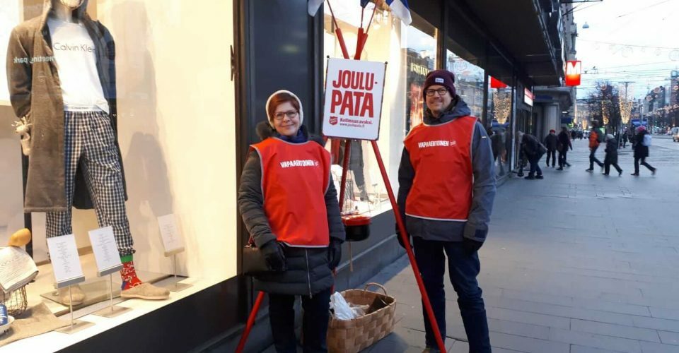 Image of Volunteering in a Red Cross Christmas fundraiser